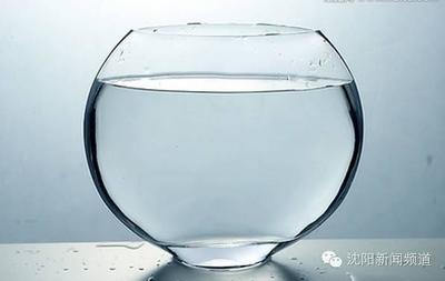房间里放盆水