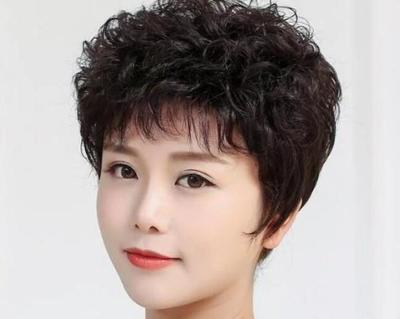 五十岁女人什么发型好看