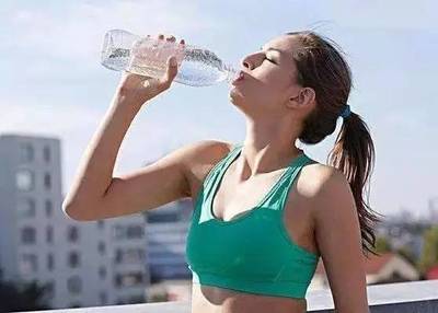提高基础代谢每天喝多少水