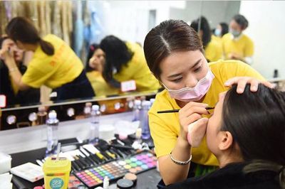 去学校学化妆多少钱