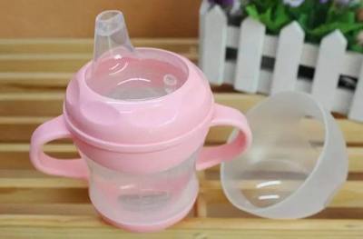 宝宝多大使用吸管杯