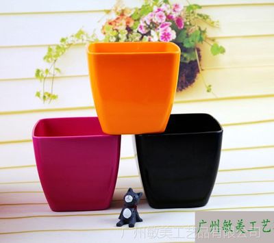 树脂花盆和塑料花盆哪个好