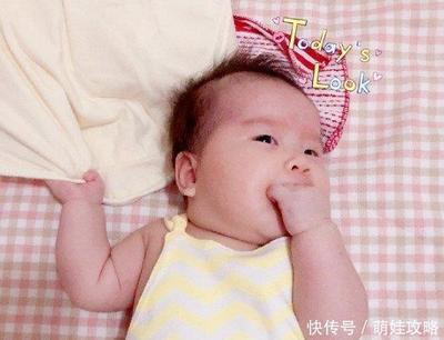 宝宝刚出生怎么喂奶