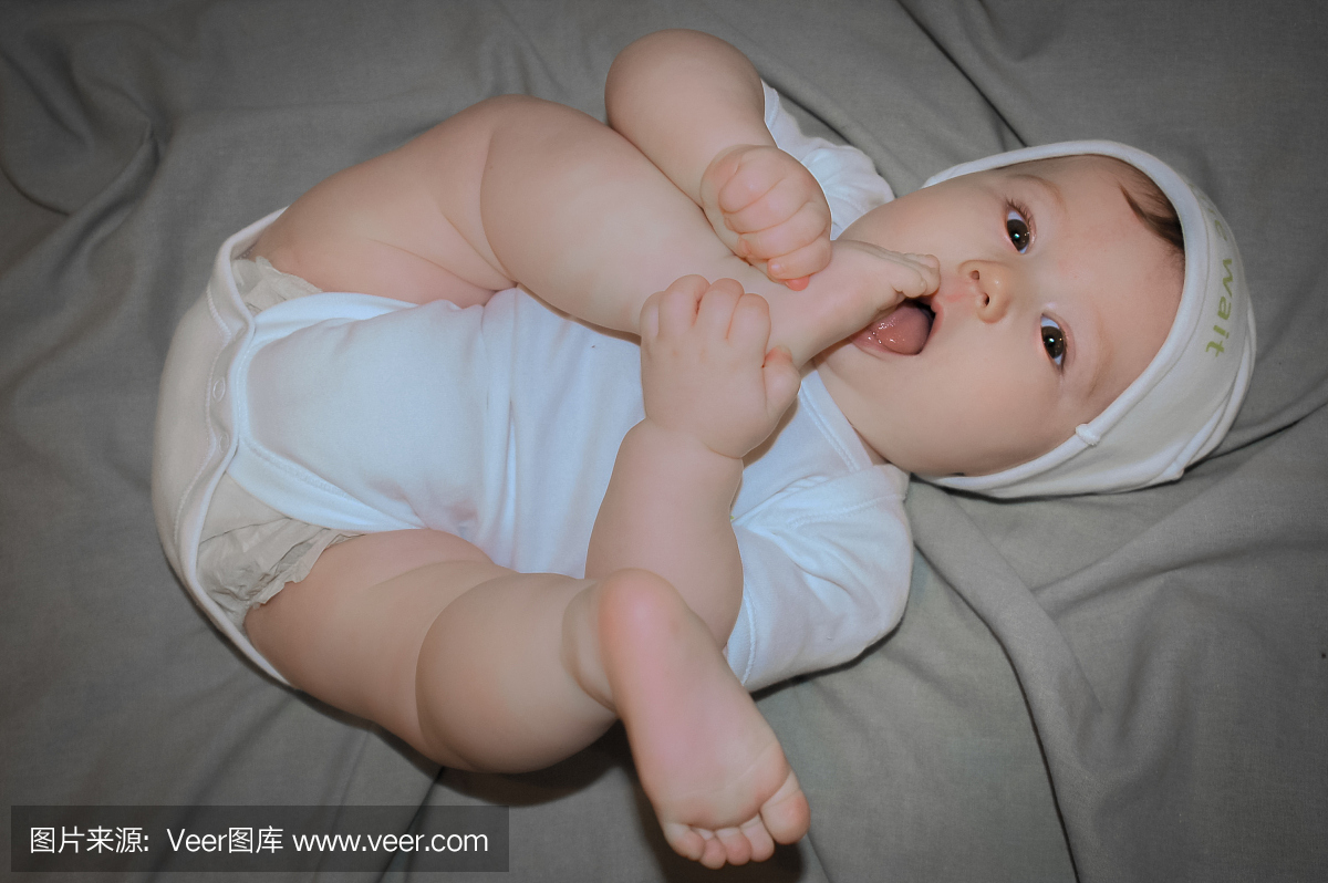 五个月宝宝站立时总脚尖着地