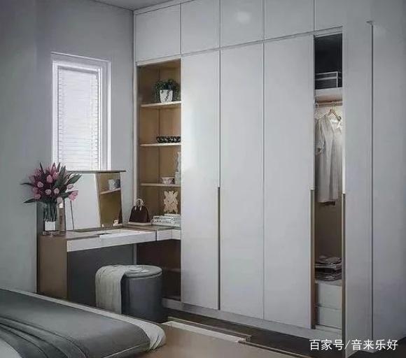 带梳妆台的衣柜