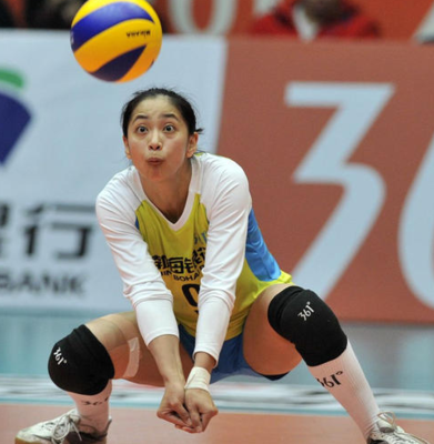 关于天津女排自由人王茜的配图及描述