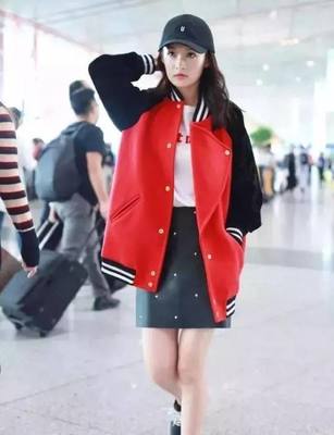 棒球服女搭配
