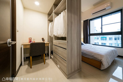 衣柜和书桌连体效果图