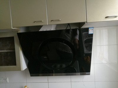 先安排烟罩还是橱柜