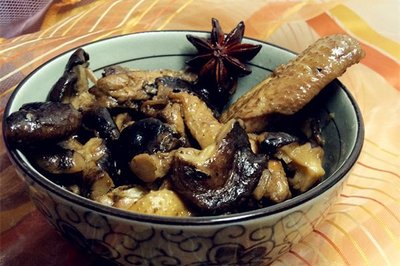 干香菇土豆焖鸡的做法