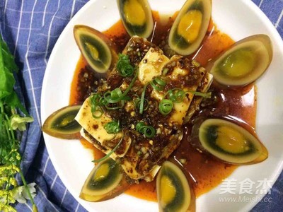 豆腐拌皮蛋的家常做法