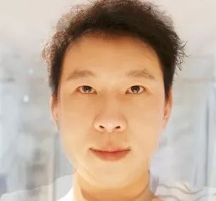 脸轮廓线上长痘痘