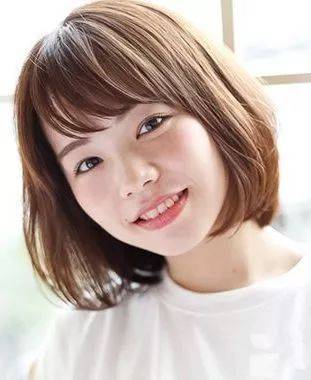 长脸小眼睛女生适合的发型