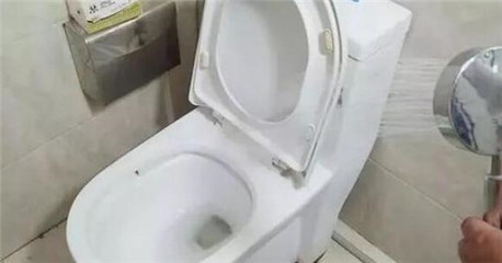 变黄的马桶盖如何洗白
