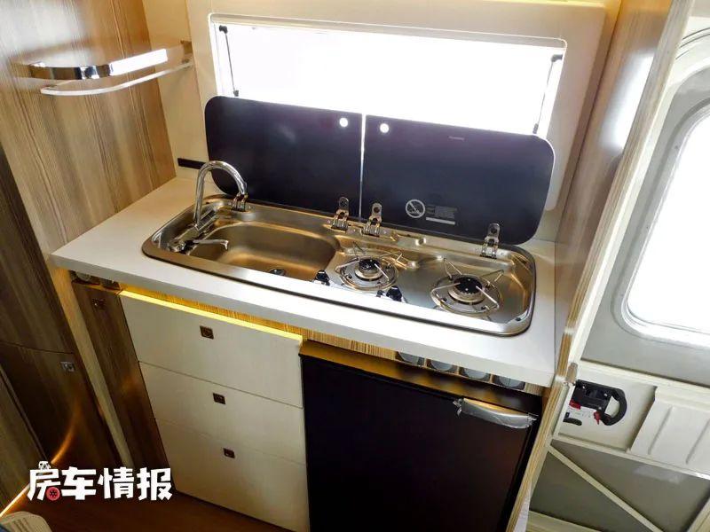 厨房水槽和燃气灶规范位置