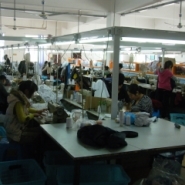 开服装店能赚钱吗?小作坊洗化可赚吗?