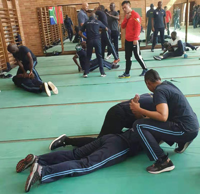 橱柜水盆下面潮湿怎样处理