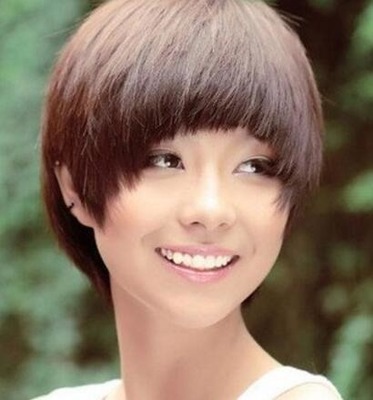 短发发型女学生圆脸