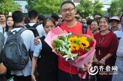 高考家里摆什么鲜花