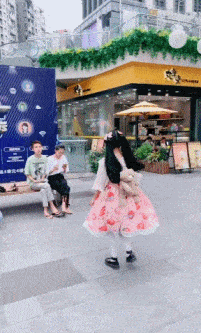 女装掀裙子动图