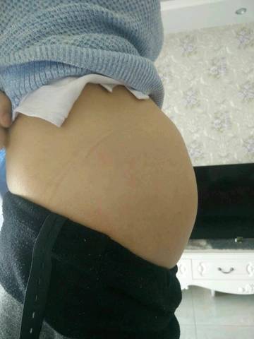 宝宝在肚子里的照片