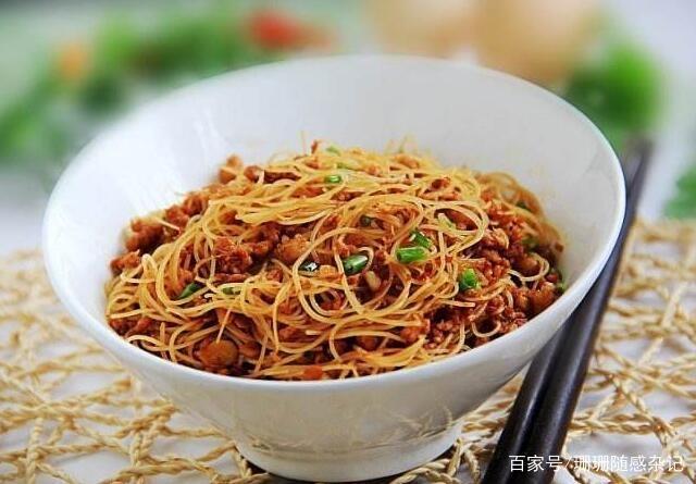 香菇鱿鱼炒粉