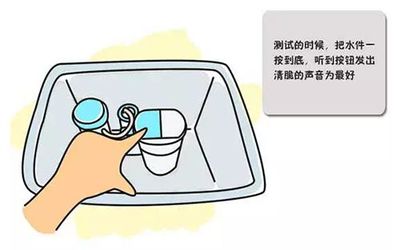 马桶水箱按钮压不出水