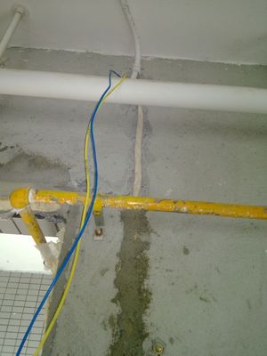 用塑料管埋地穿电缆