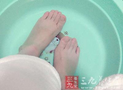 怀孕可以用白醋泡脚吗