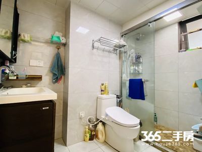 房子一进门卫生间厨房