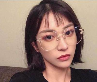 黑色短发发型女
