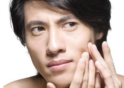 男生额头老是长痘痘