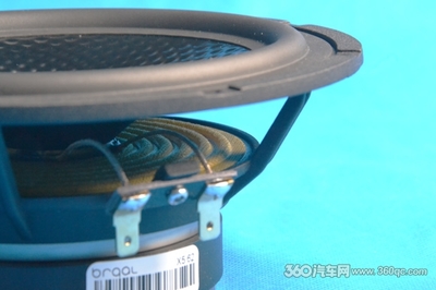 喇叭为什么有2个吸铁石