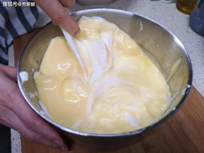 为什么蛋糕里面是湿的