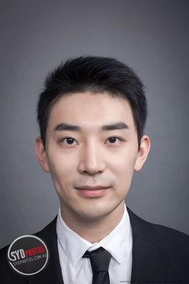 关于职业证件照男的配图及描述