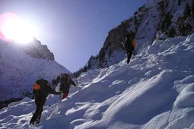 做梦梦见爬雪山