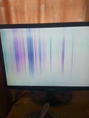 电脑屏幕有很多竖线