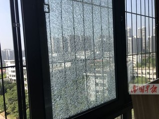 阳台玻璃突然爆裂原因