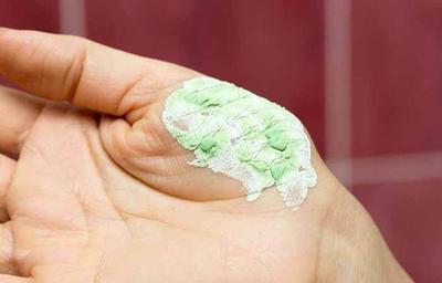 痘痘抹牙膏