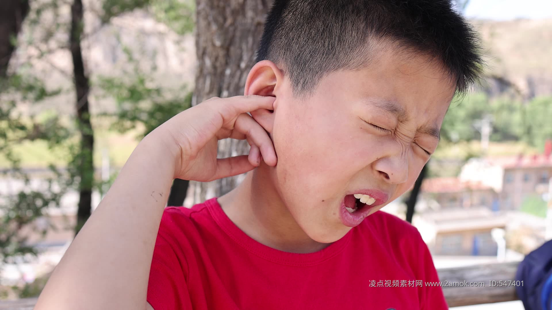 耳朵疼是怎么回事