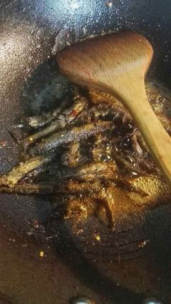 不小心把塑料袋沾到油锅