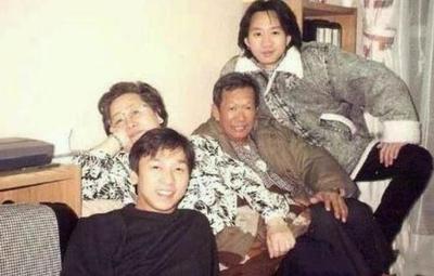 黄家驹生辰八字