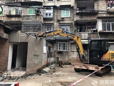 房子前面的空地叫什么