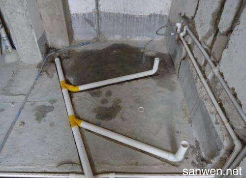 室内厨房共用下水管漏水