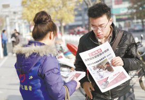 大学生卖报是怎么回事