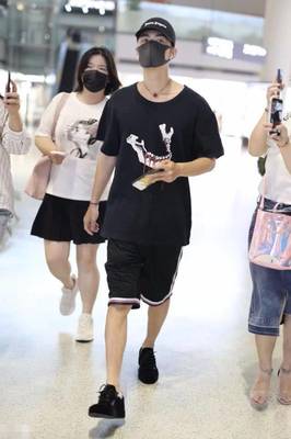 白鞋子怎么搭配衣服