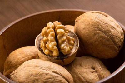 怀孕几个月吃核桃对胎儿好