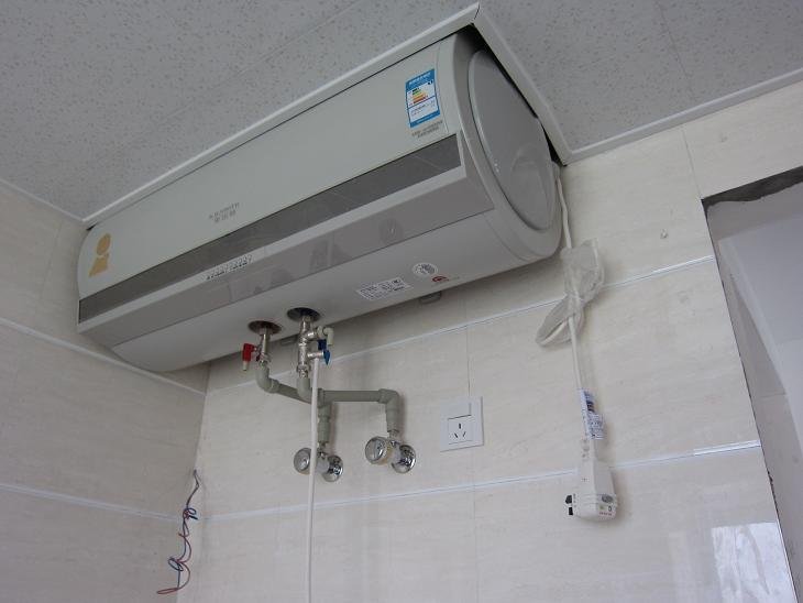 内卫离厨房远用什么热水器