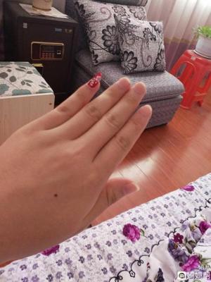 美甲贴有味道有没有毒