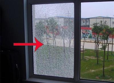 阳台玻璃突然爆裂原因